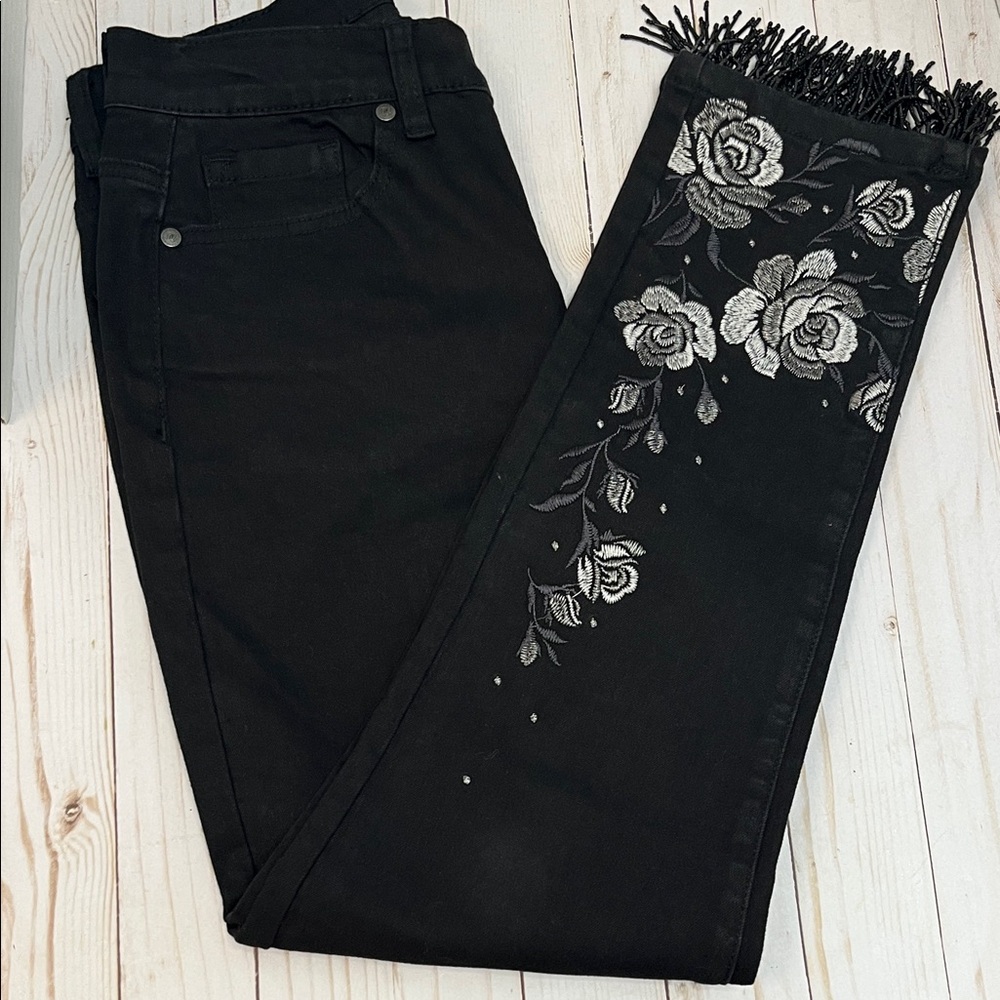 DG2 Diane Gilman Black Jeans with Silver Floral Embroidery & beading. Size 6 NWT
